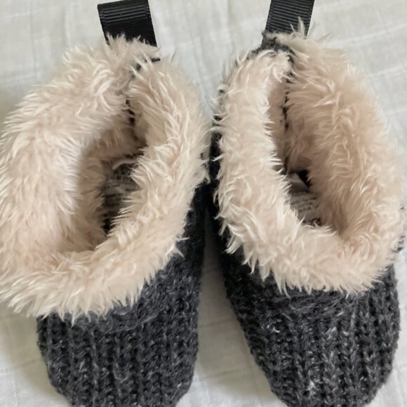2/$20 Unisex Baby Gap Winter Booties 0-3M - Picture 3 of 7